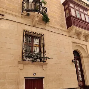  Apartment Semi-basement, Cosy Interconnected To Our A Traditional Maltese Townhouse